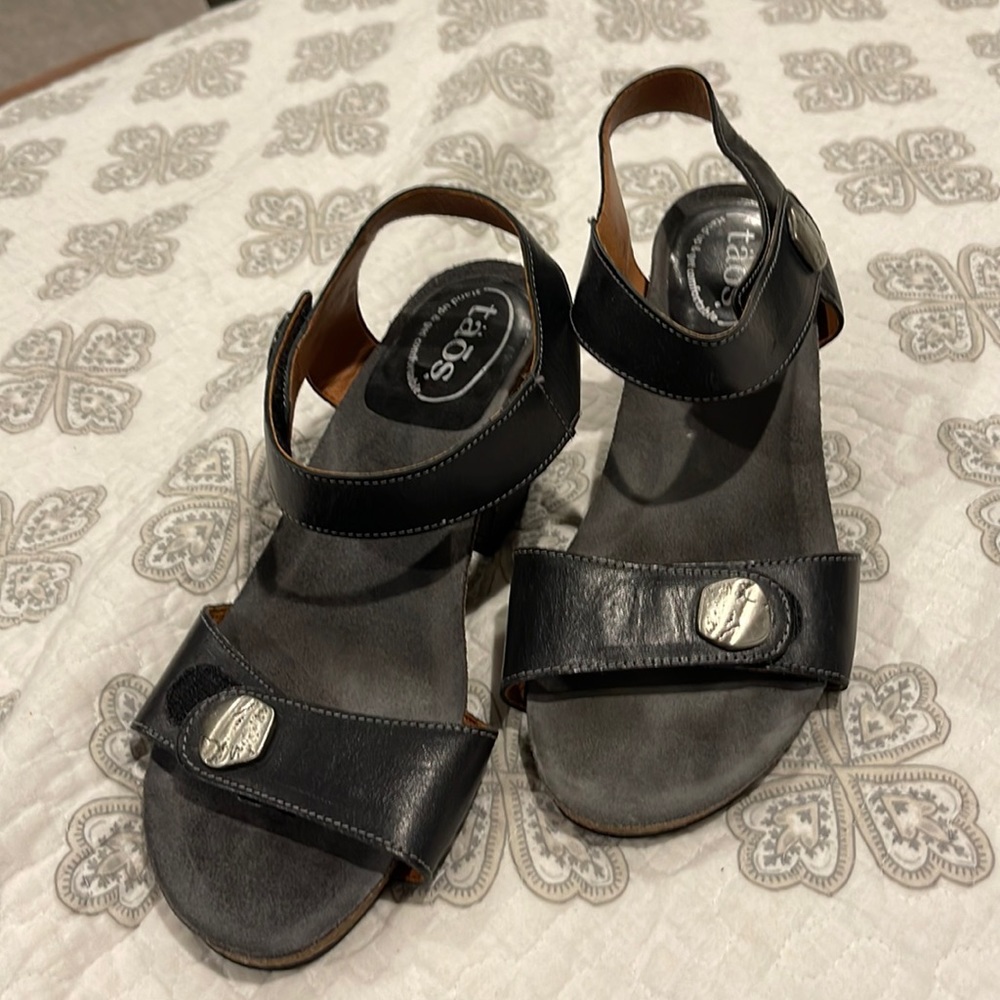 Ladies sandals